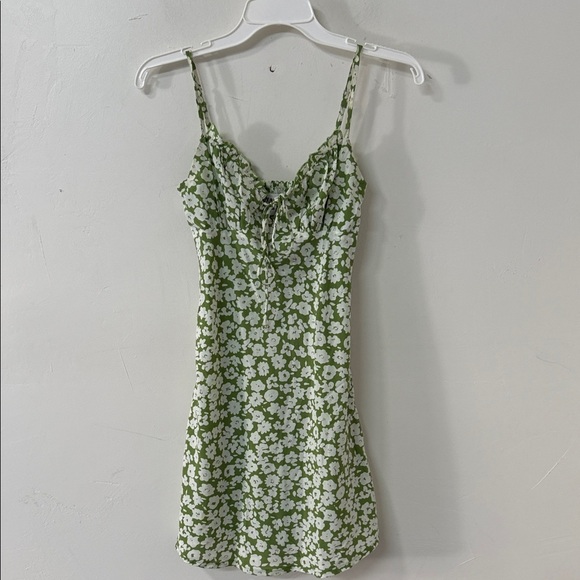 Princess Polly Dresses & Skirts - Princess Polly Green Floral Mini Dress